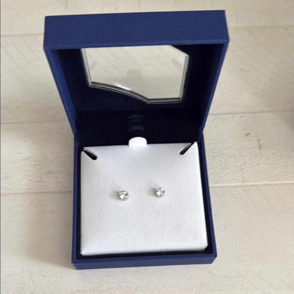 SWAROVSKI - Elegant Silver Stud Earrings